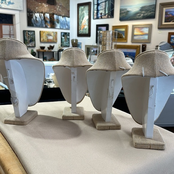 Five linen necklace displays - Picture 6 of 6